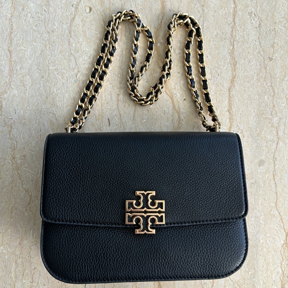 Brand new without tag, authentic Tory Burch Black Leather Crossbody Bag. - Picture 2 of 11